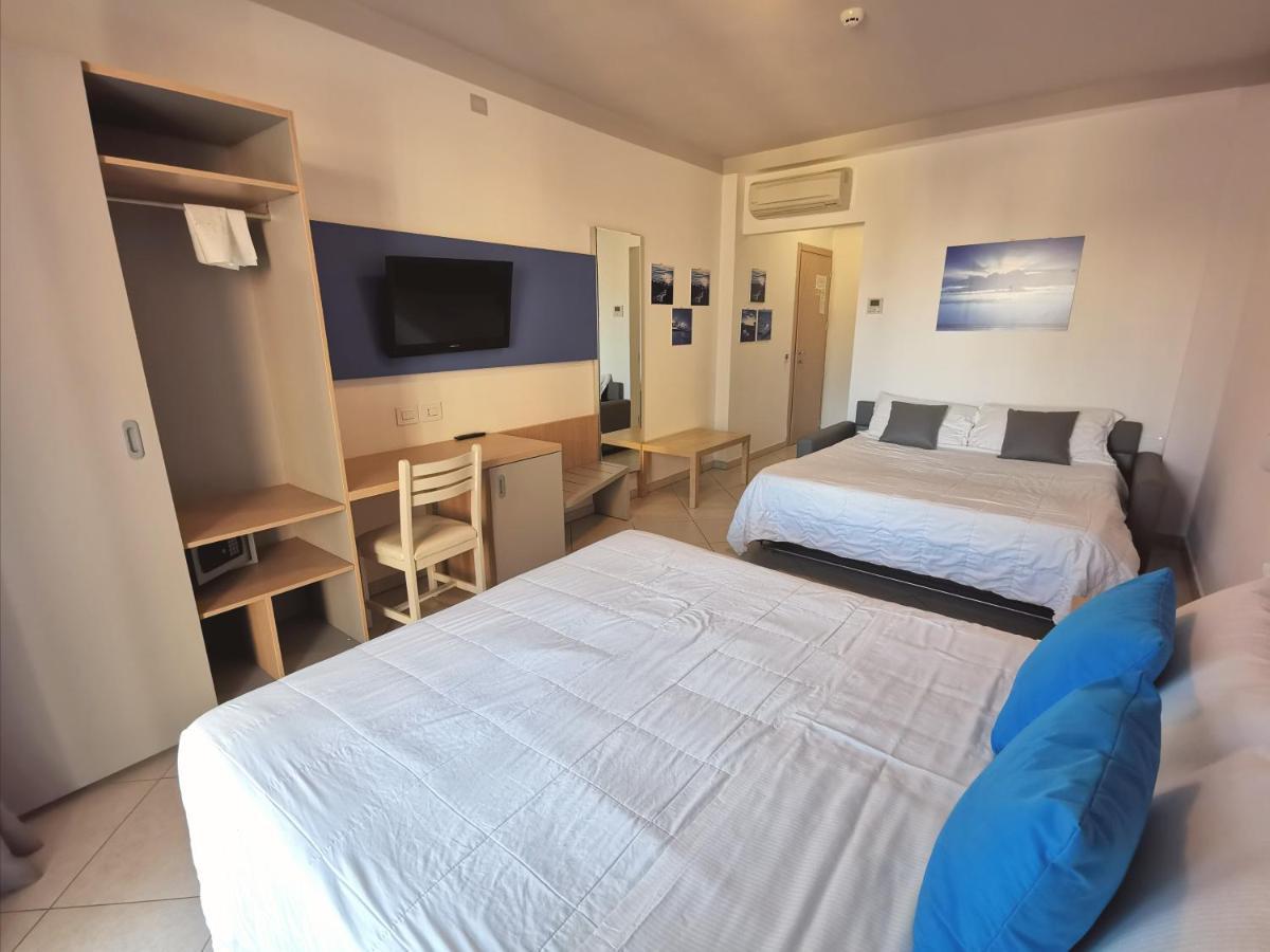 Hotel Oceanomare Punta Marina Ngoại thất bức ảnh