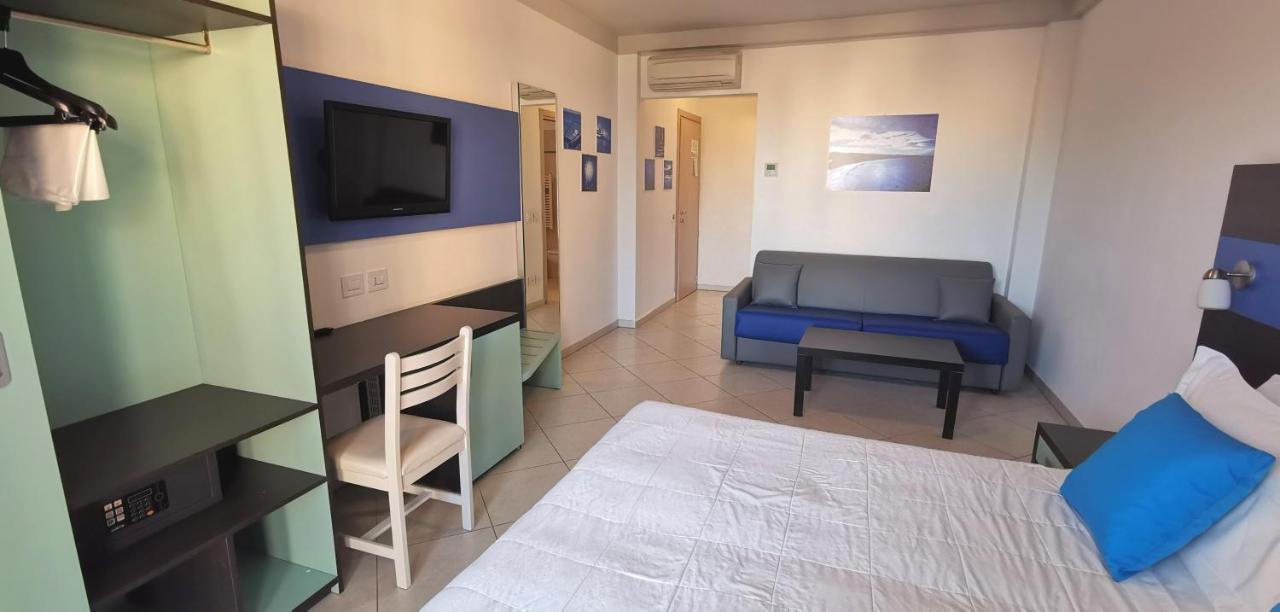 Hotel Oceanomare Punta Marina Ngoại thất bức ảnh