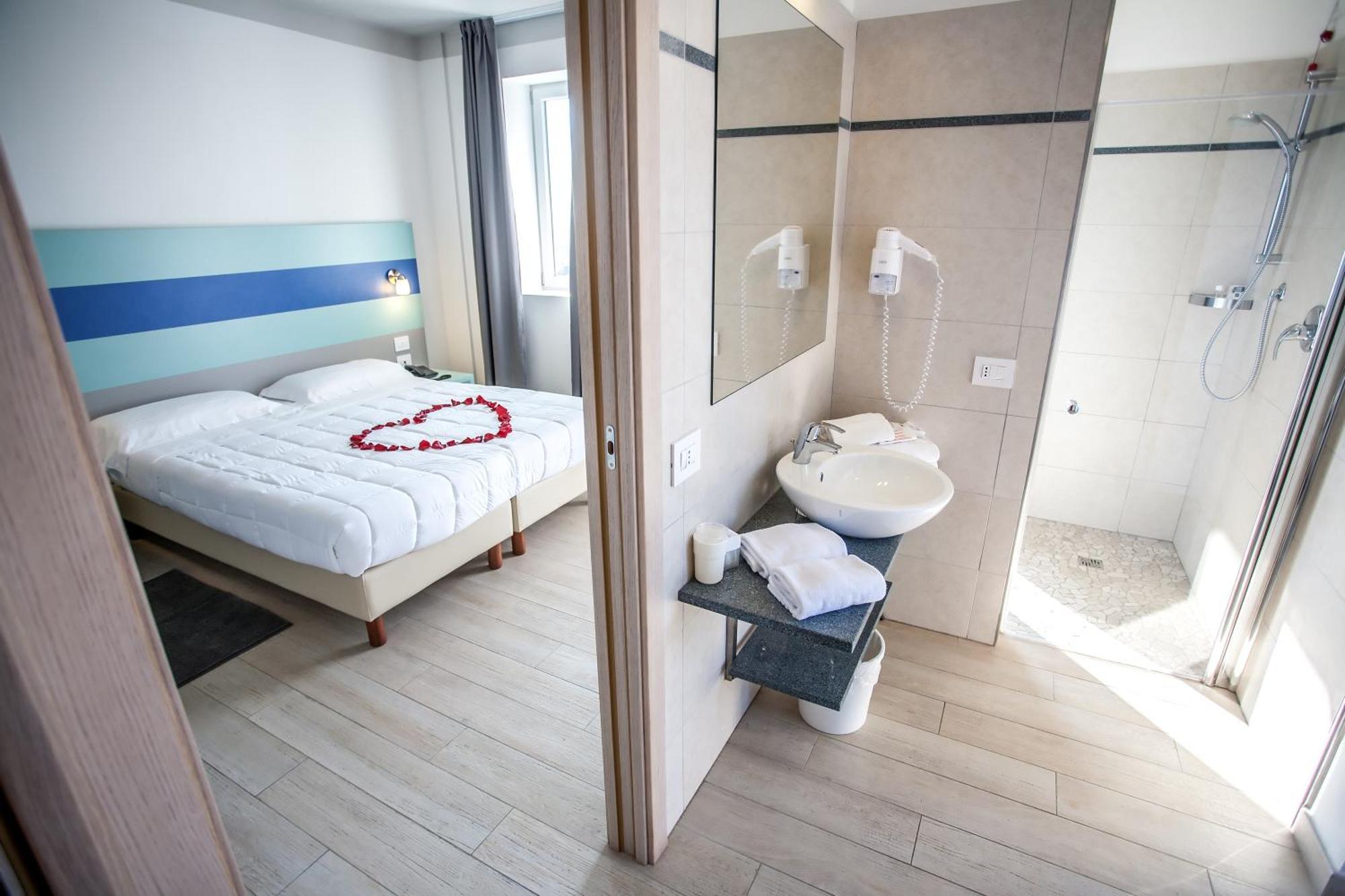 Hotel Oceanomare Punta Marina Phòng bức ảnh